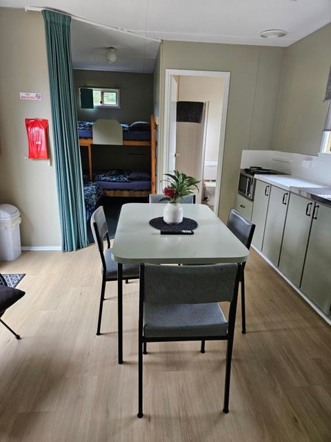 Queenstown Copper Country Cabins - Hervey Bay Accommodation 2