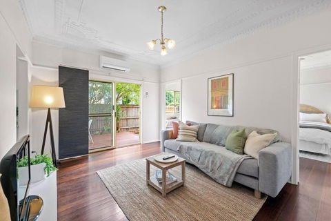 Quiet & Bright Art Deco Apartment By New Farm Park - Hervey Bay Accommodation 0