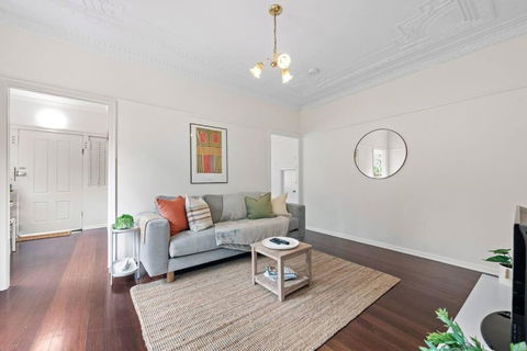 Quiet & Bright Art Deco Apartment By New Farm Park - Hervey Bay Accommodation 2