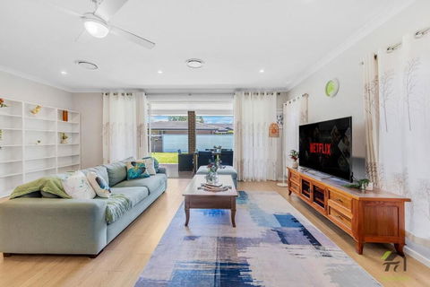 Quiet And Warm 4 Bedrooms In Hornsby - Hervey Bay Accommodation 0