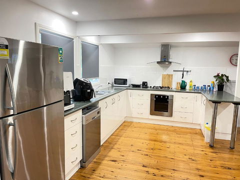 Quiet, Cozy And Calm 3 Bedroom House. - Hervey Bay Accommodation 2