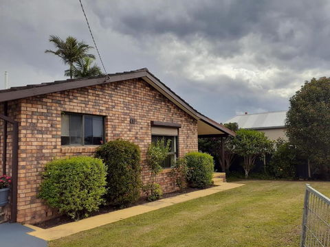 QUIET PROPERTY BY THE RIVER - Hervey Bay Accommodation 0