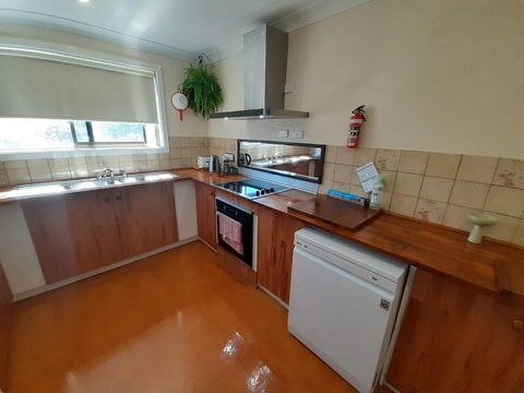 QUIET PROPERTY BY THE RIVER - Hervey Bay Accommodation 3