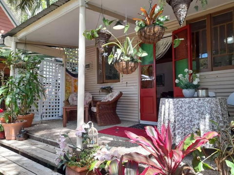 Quirky Cottage In Centre Of Maleny, Walk Everywhere - Hervey Bay Accommodation 3