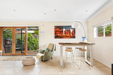 Quirky Marrickville 1-Bed With Courtyard By Shops - Tourism Hervey Bay 0