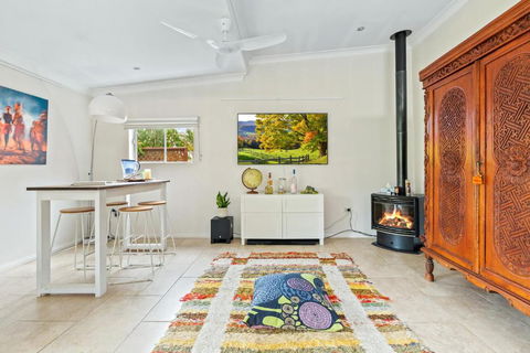 Quirky Marrickville 1-Bed With Courtyard By Shops - Tourism Hervey Bay 1