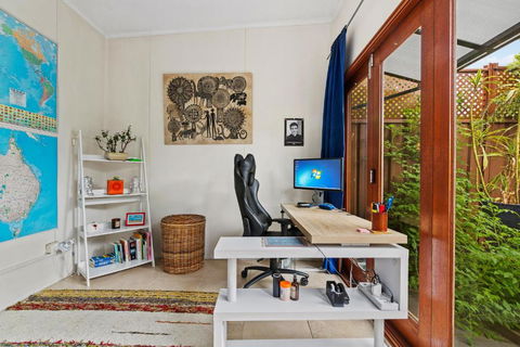 Quirky Marrickville 1-Bed With Courtyard By Shops - Tourism Hervey Bay 2