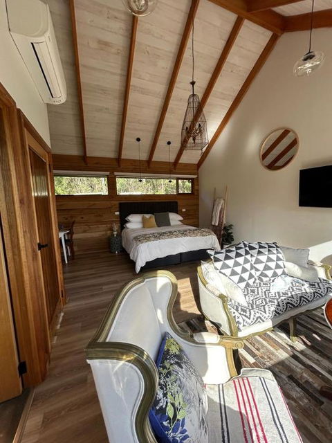Rainy Hill Retreat - The Loft - Tourism Hervey Bay 1