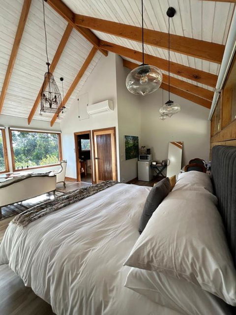 Rainy Hill Retreat - The Loft - Tourism Hervey Bay 2