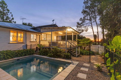 Rambling Roses - Hervey Bay Accommodation 0