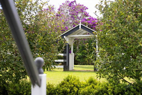 Rambling Roses - Hervey Bay Accommodation 1