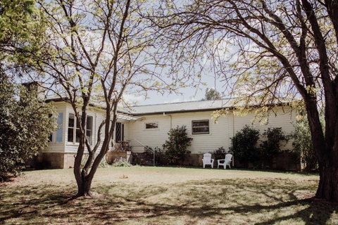 Ravenswood Farmhouse - Hervey Bay Accommodation 0