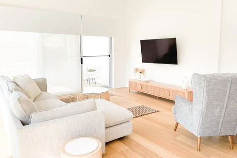 Red Brick Central Retreat - Hervey Bay Accommodation 1