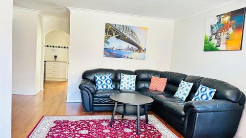 Quiet Family Townhouse In Wollongong CBD - Hervey Bay Accommodation 0