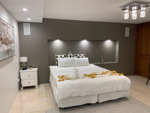 Putney Studio, Short Drive To Parklands & Olympic Park - Hervey Bay Accommodation 3