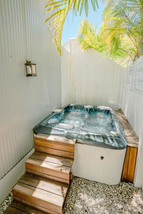 Private Outdoor Spa, Fire Pit, Cinema Room - THE COTTAGE COOLUM BEACH - Hervey Bay Accommodation 0