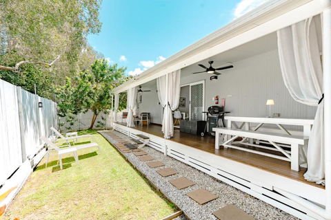 Private Outdoor Spa, Fire Pit, Cinema Room - THE COTTAGE COOLUM BEACH - Hervey Bay Accommodation 3