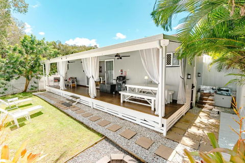 Private Outdoor Spa, Fire Pit, Cinema Room - THE COTTAGE COOLUM BEACH - Hervey Bay Accommodation 1