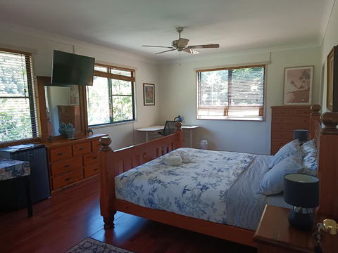 Quand0ng Valley Inn - The Hidden Waterfall Family Retreat - Tourism Hervey Bay 0