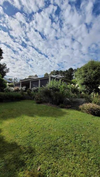 Quiet Family Retreat Getaway - Wildlife Park, Sovereign Hill, Kryall Castle And City At Your Door - Modern House, 8 Guests, 4 Bedrooms, 5 Beds - Hervey Bay Accommodation 0