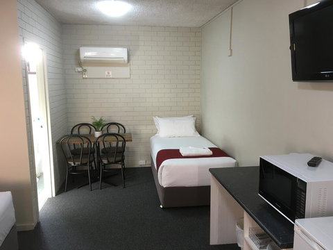 Atlas Motel - Hervey Bay Accommodation 3