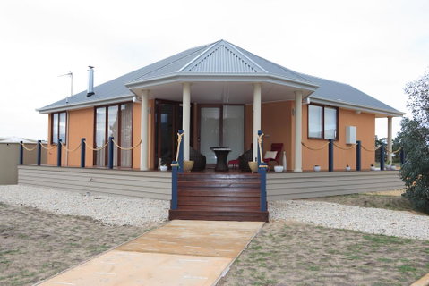 Aurora Cottages Bush Retreat - Hervey Bay Accommodation 2