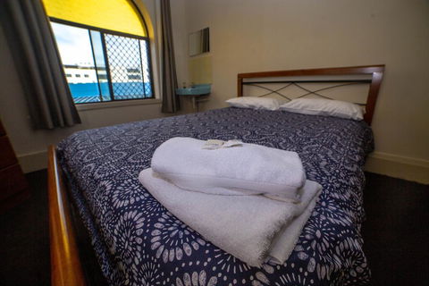 Australian Hotel - Tourism Hervey Bay 1