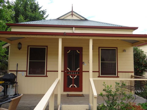 Autumn Affair Cottage 5 - Tourism Hervey Bay 0