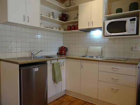 Autumn Affair Cottage 6 - Tourism Hervey Bay 2