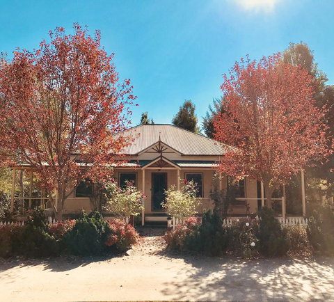 Autumn Beauty - Cottage 3 - Hervey Bay Accommodation 1