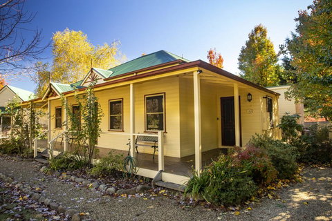 Autumn Beauty - Cottage 4 - Hervey Bay Accommodation 2