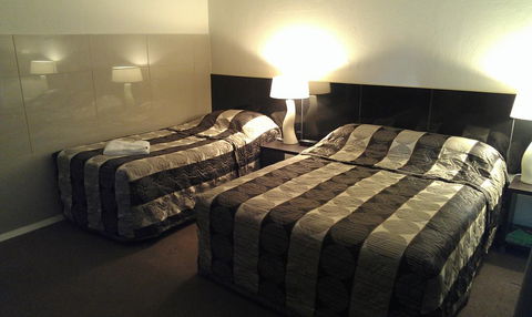 Avalon Motel - Tourism Hervey Bay 0