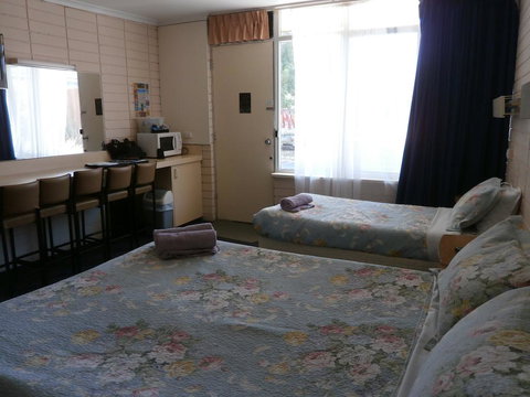 Avenue Motel - Hervey Bay Accommodation 3