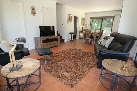 Avignon In Bright - Tourism Hervey Bay 0