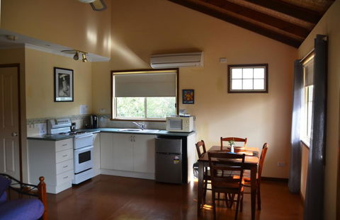 Avoca Cottages VICTORIA - Hervey Bay Accommodation 3
