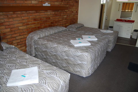 Avocado Motor Inn - Hervey Bay Accommodation 3