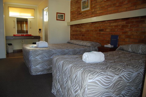 Avocado Motor Inn - Hervey Bay Accommodation 1