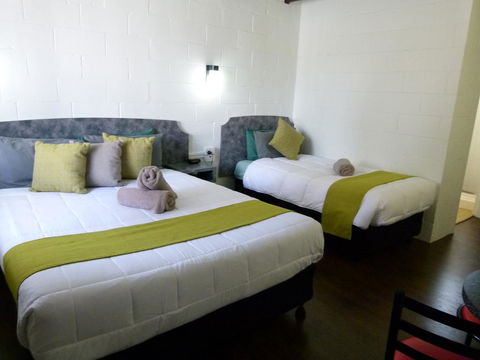 Azalea Motel - Hervey Bay Accommodation 1