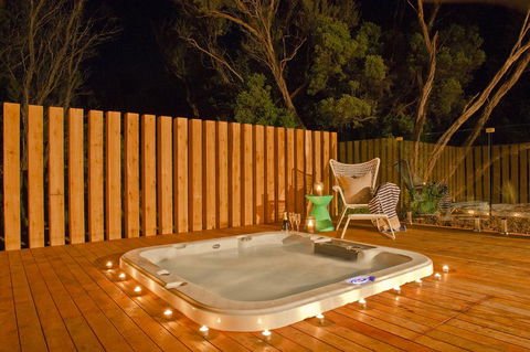Azure Beach Retreat - Spa Luxury - Tourism Hervey Bay 0