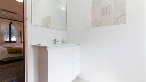 B4 Apartment Close To City, UWA, Nedlands & Swan River - Hervey Bay Accommodation 3
