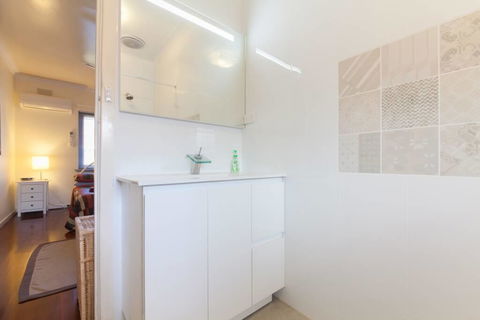B7 Close To UWA, Swan River, Cafes And The New Children's Hospital - Hervey Bay Accommodation 0