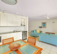 Baden 61 - Rainbow Shores Air conditioned Unit Walk To Beach Pool Tennis court - Hervey Bay Accommodation