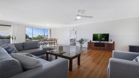 Bailey's Beach House - Hervey Bay Accommodation 3