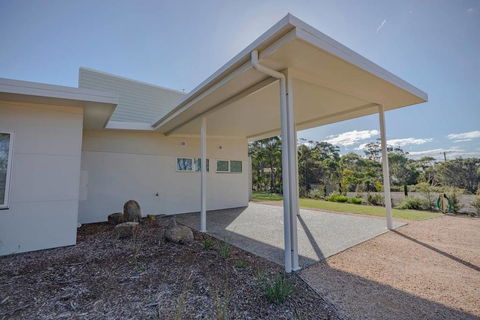 Baileys Beach House - Hervey Bay Accommodation 2