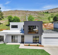 Balcony to Bogong - modern house ten minute stroll to town - Hervey Bay Accommodation
