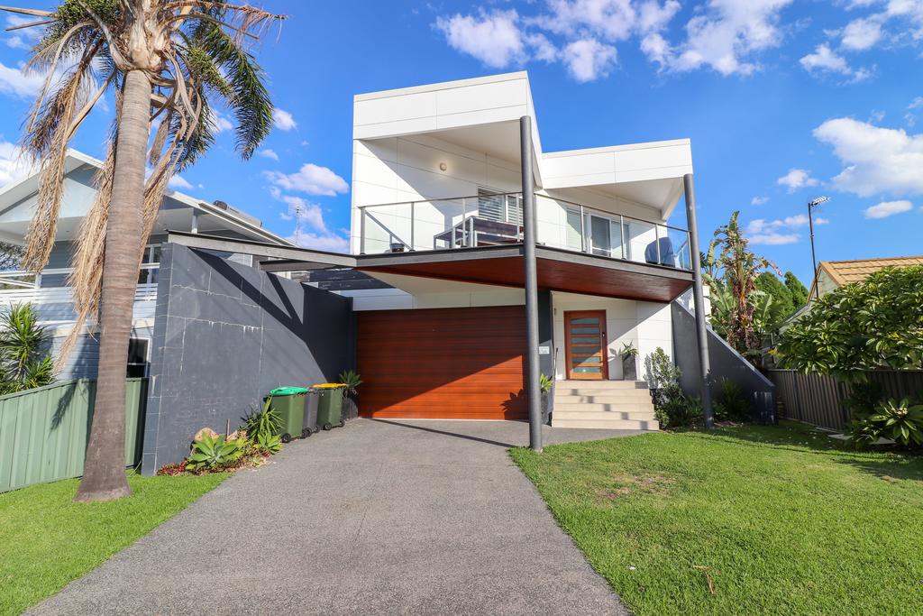 Blacksmiths NSW Hervey Bay Accommodation