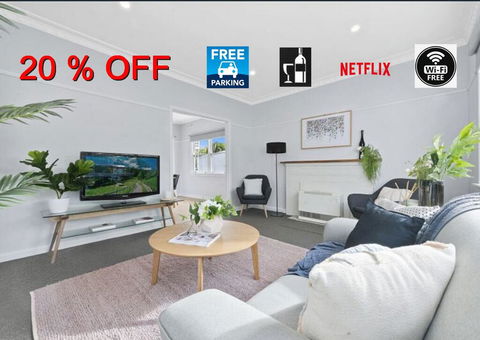 BALLARAT CLOSE 2 CBD + HOSPITAL+3BR HOME+NETFLIX + WiFi + Gift - Hervey Bay Accommodation 0