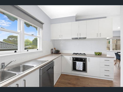 BALLARAT CLOSE 2 CBD + HOSPITAL+3BR HOME+NETFLIX + WiFi + Gift - Hervey Bay Accommodation 3