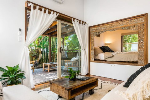 Bamboo Beach House - Hervey Bay Accommodation 0
