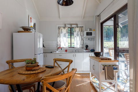 Bandalong Cottages - Tourism Hervey Bay 1
